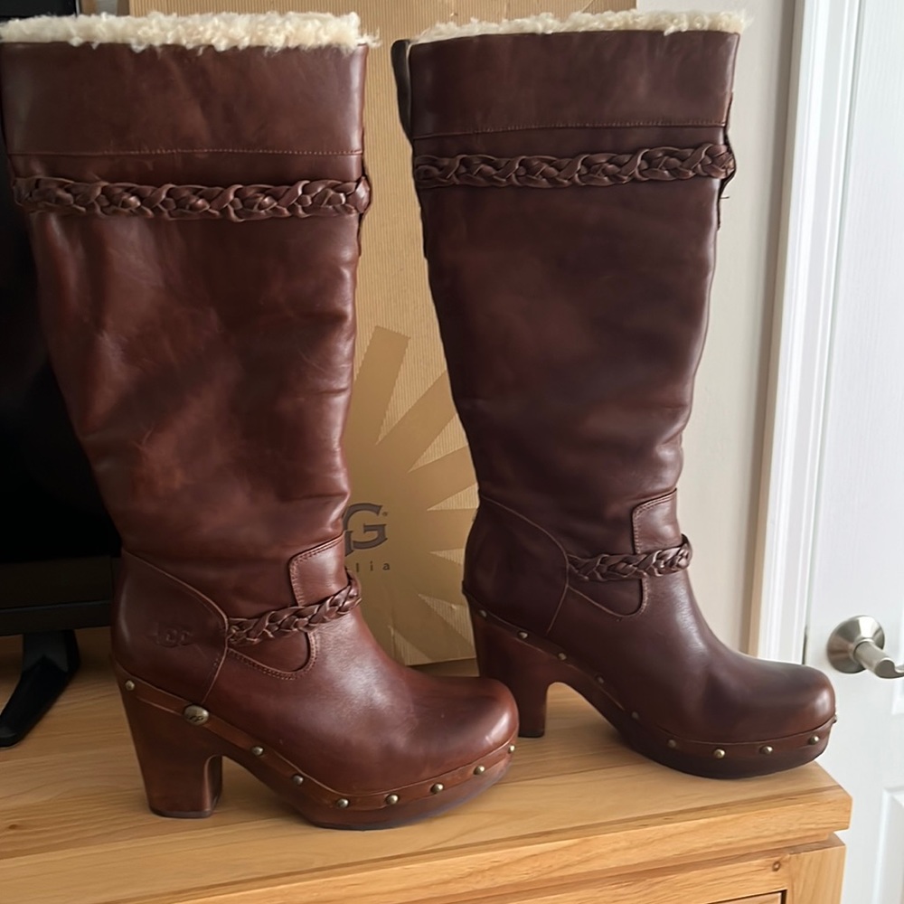 Ugg Savanna size 9